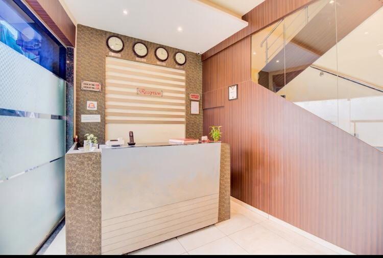 Hotel Emerald Near T2 International Airport Βομβάη Εξωτερικό φωτογραφία